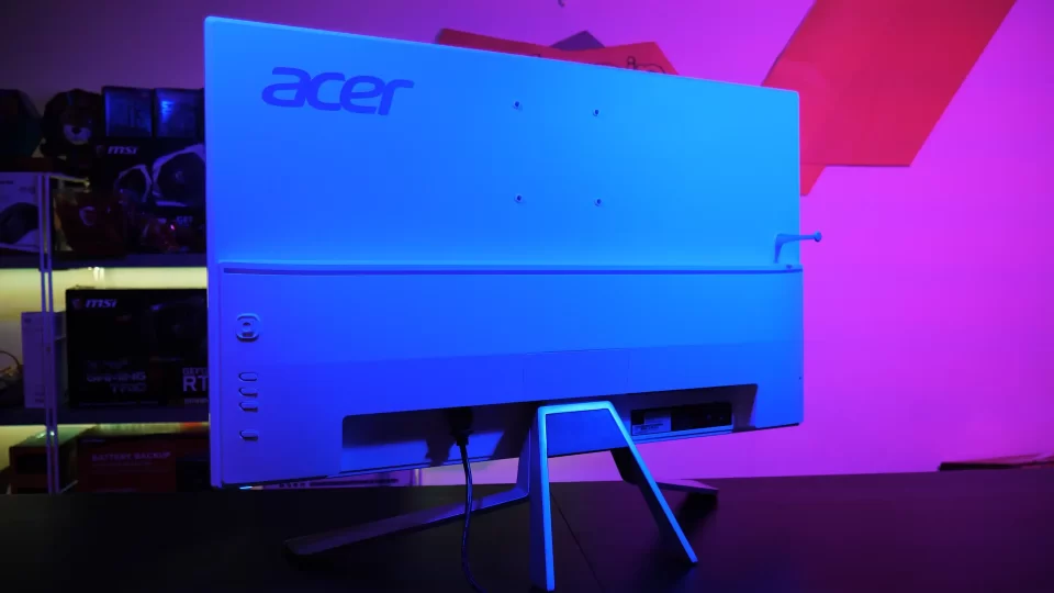 Acer-ET322QK-03